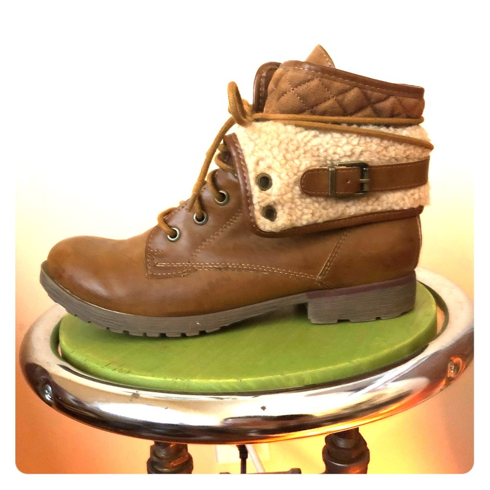 Cute Camel ankle boots with faux fur cuffs